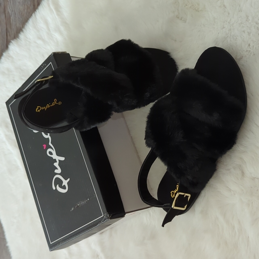 QUPID Katy Black Faux Fur Archer Sandal Slippers ~ NEW